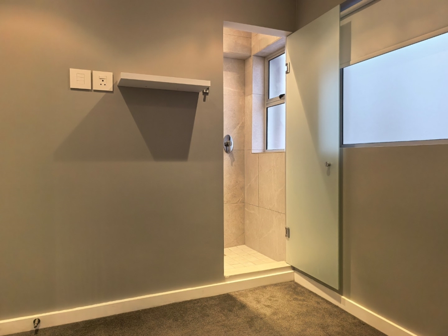 To Let 3 Bedroom Property for Rent in Sea Point Western Cape